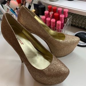 JustFab Shoes - Gold Pumps JustFab Shoes - Gold Pumps
